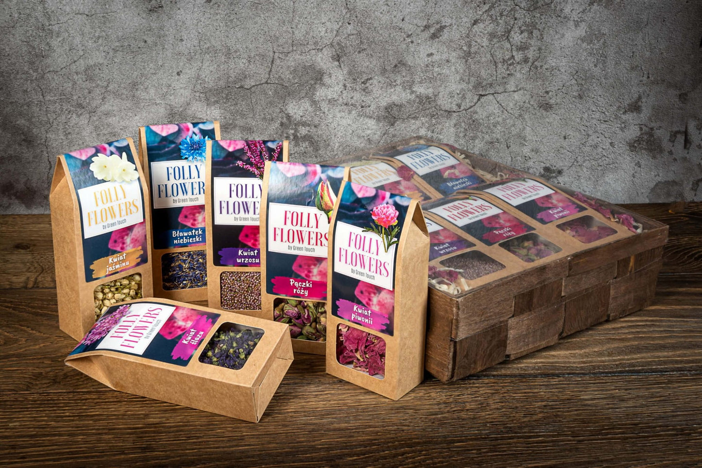 Kosz prezentowy z kwiatami suszonymi na prezent